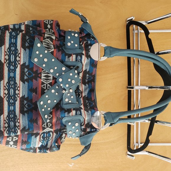 Hangbags - Picture 3 of 16